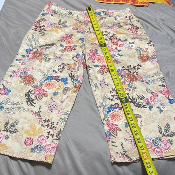 Cruise Ready Koret Capris with Coordinating Cap Sleeve Tee - Picture 9 of 12